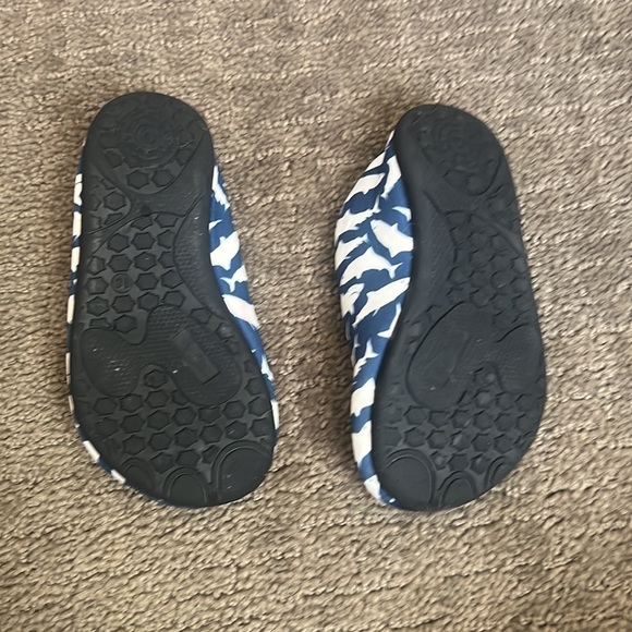 Water shoes - Picture 2 of 2